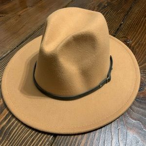 Women’s felt hat with band